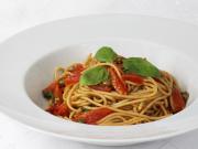 Spaghetti with fresh tomatoes and basil