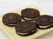 Cocoa wheels filled with cream curd